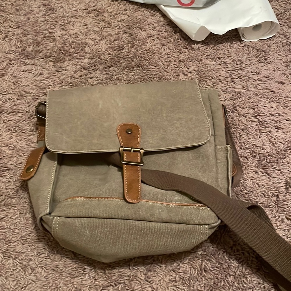 Cross body beige/tan messenger bag